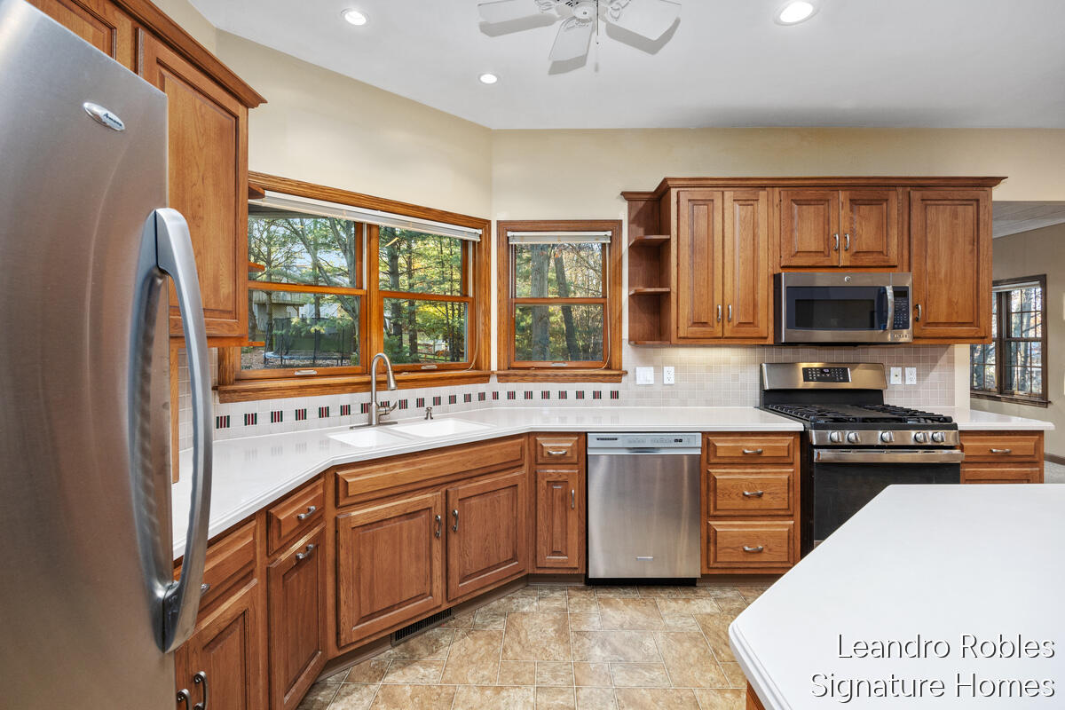 2875 Riverwoods Drive NE