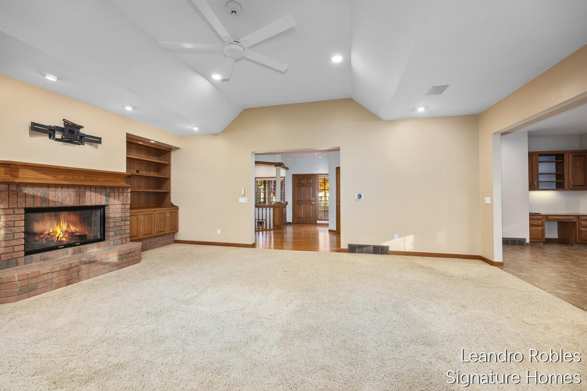 2875 Riverwoods Drive NE