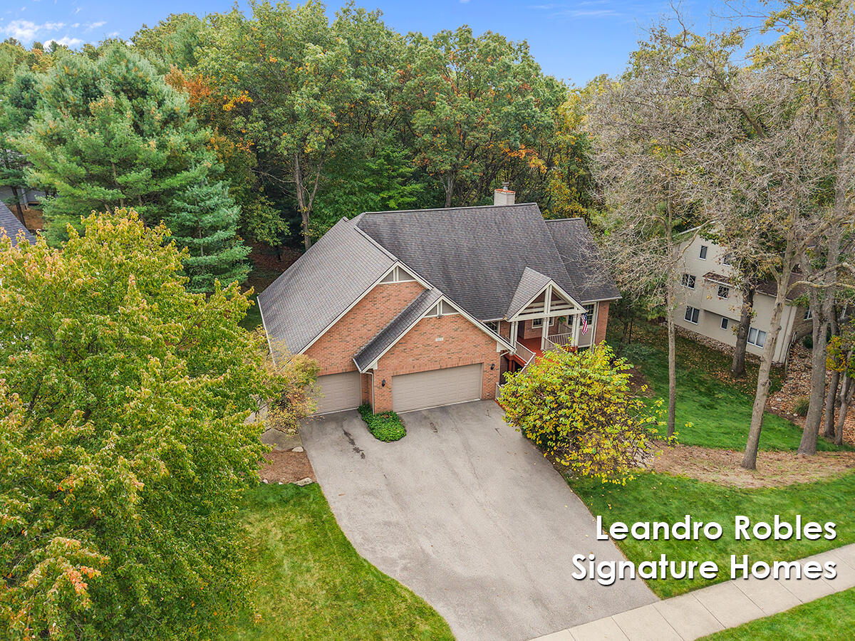 2875 Riverwoods Drive NE