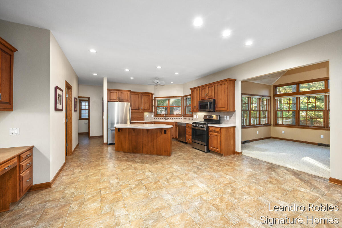 2875 Riverwoods Drive NE