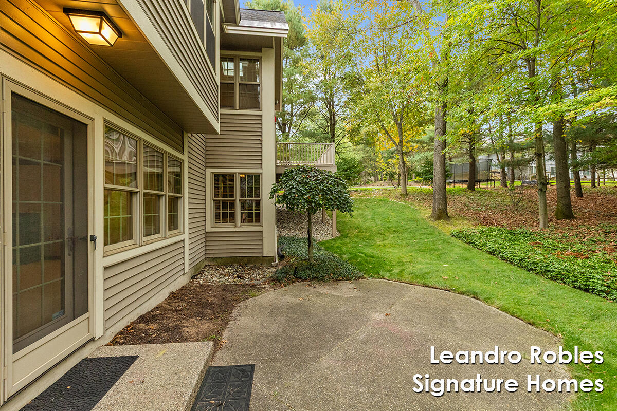 2875 Riverwoods Drive NE