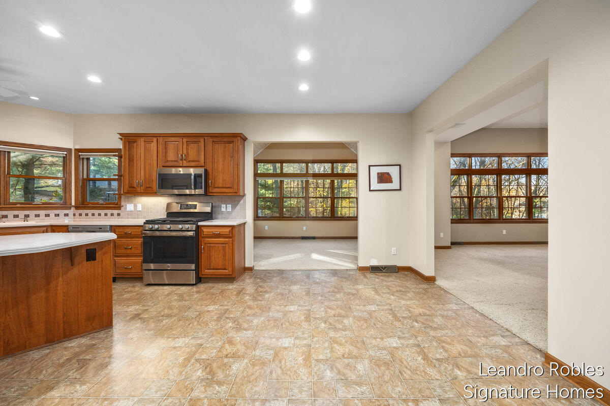 2875 Riverwoods Drive NE