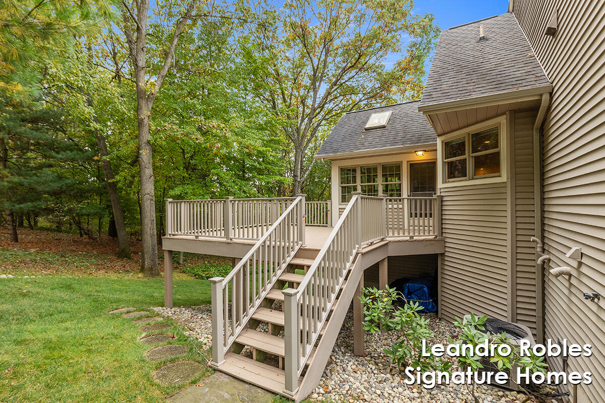 2875 Riverwoods Drive NE