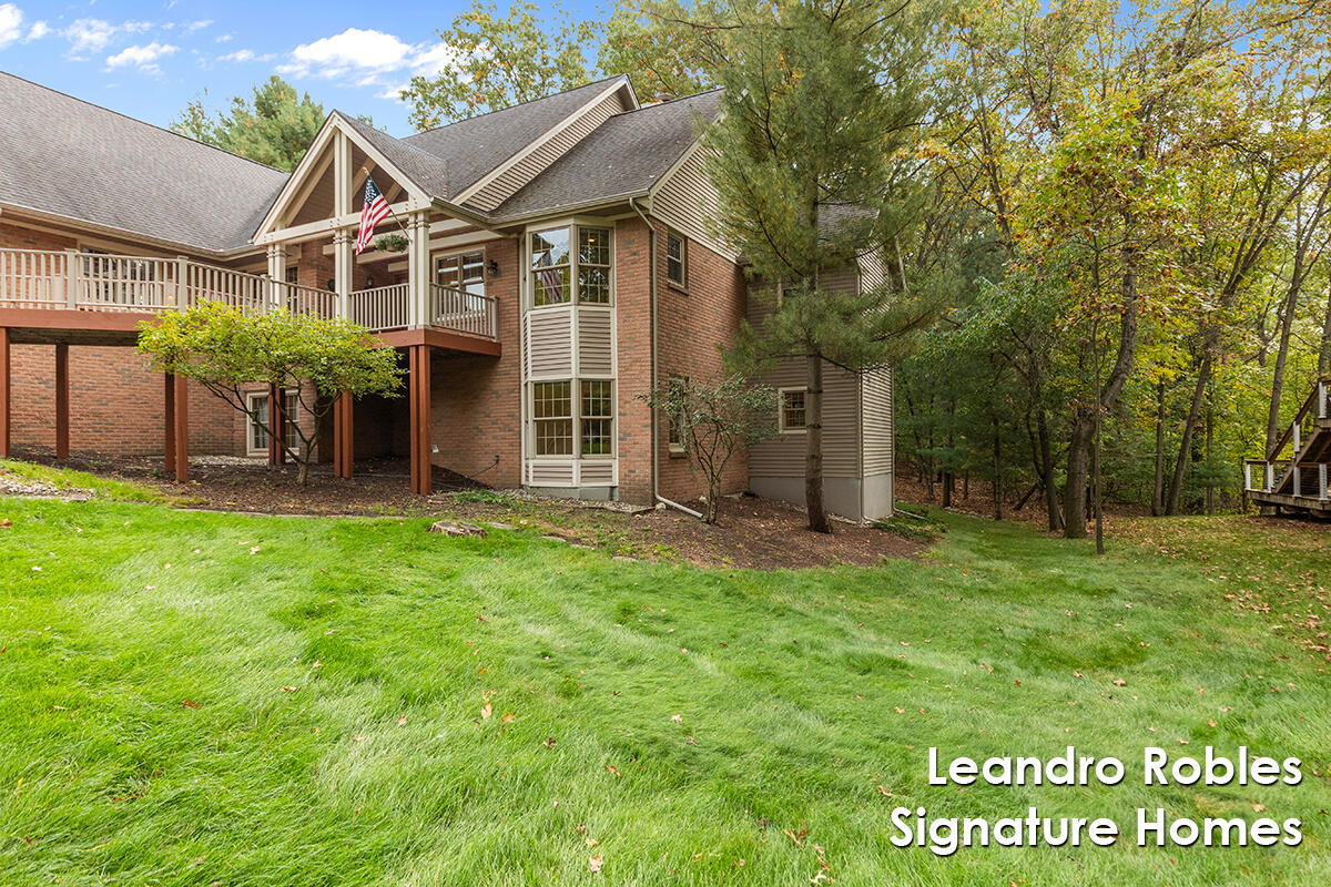 2875 Riverwoods Drive NE