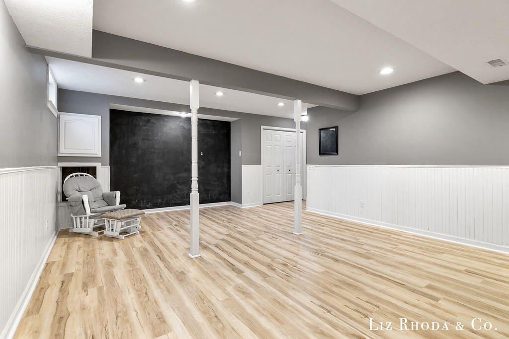 8275 Vista Royale Lane NE