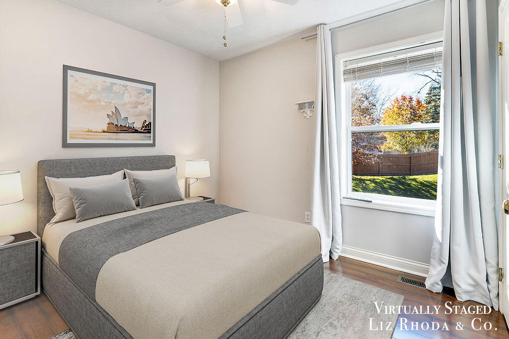 8275 Vista Royale Lane NE