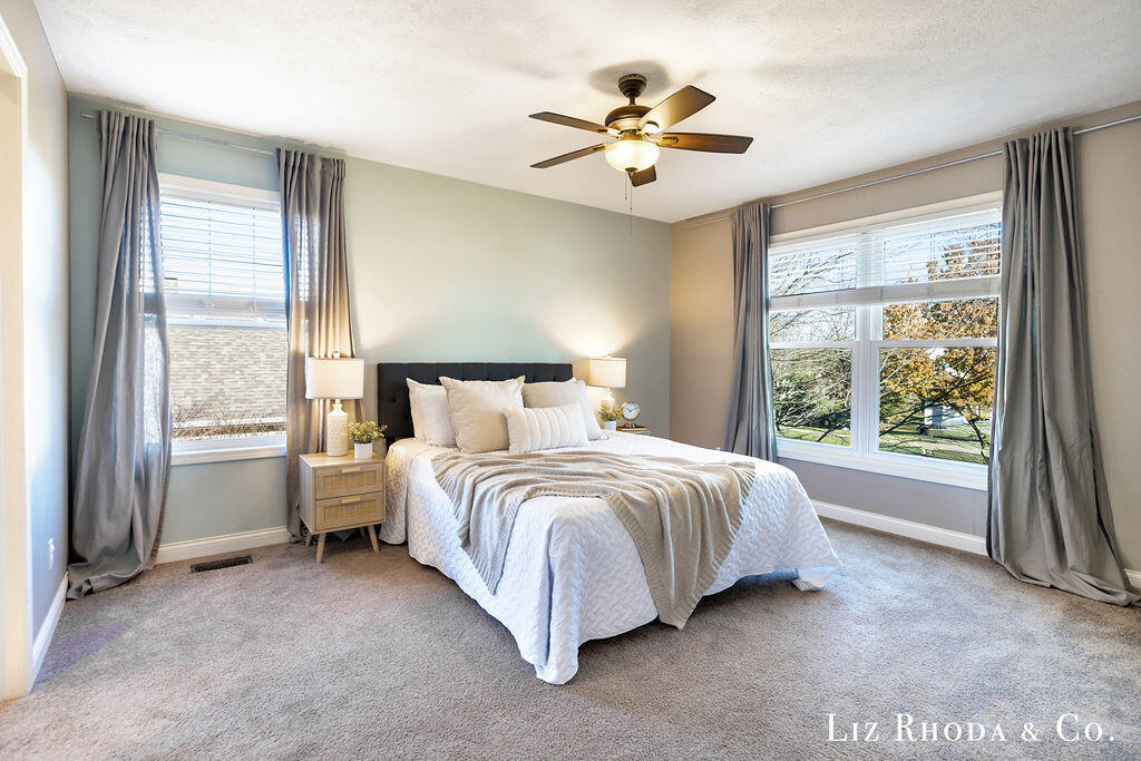 8275 Vista Royale Lane NE