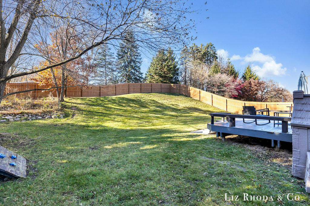 8275 Vista Royale Lane NE