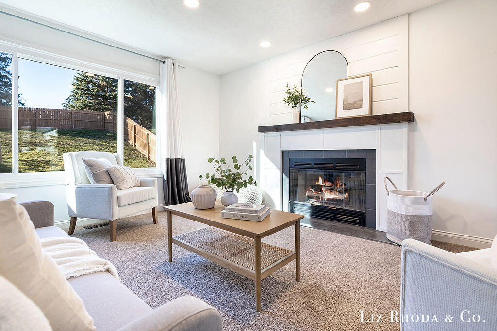 8275 Vista Royale Lane NE