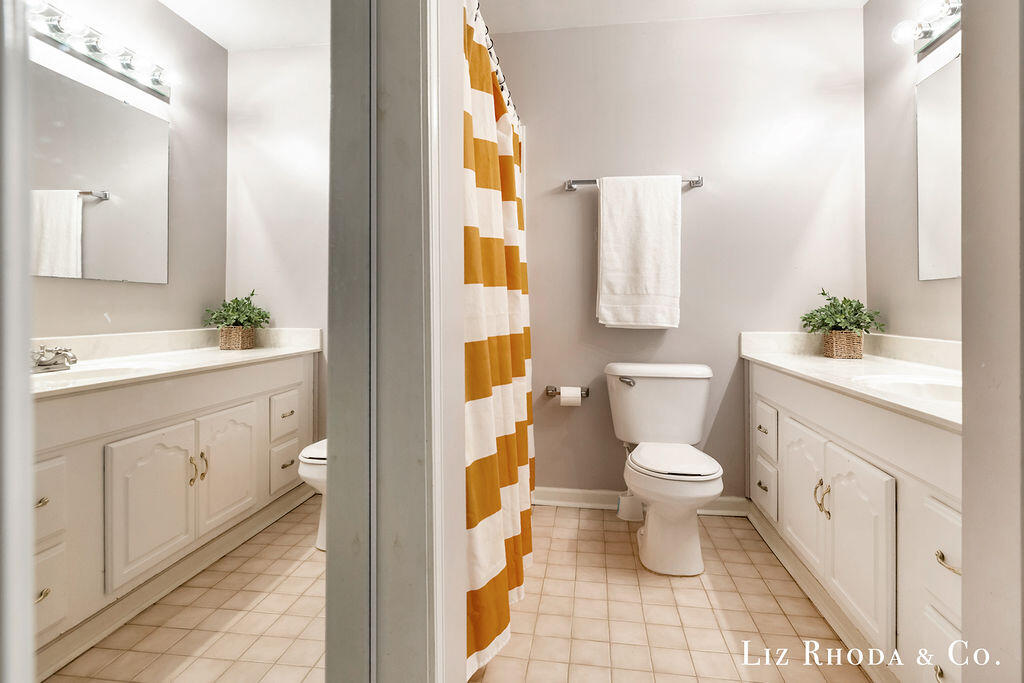 8275 Vista Royale Lane NE