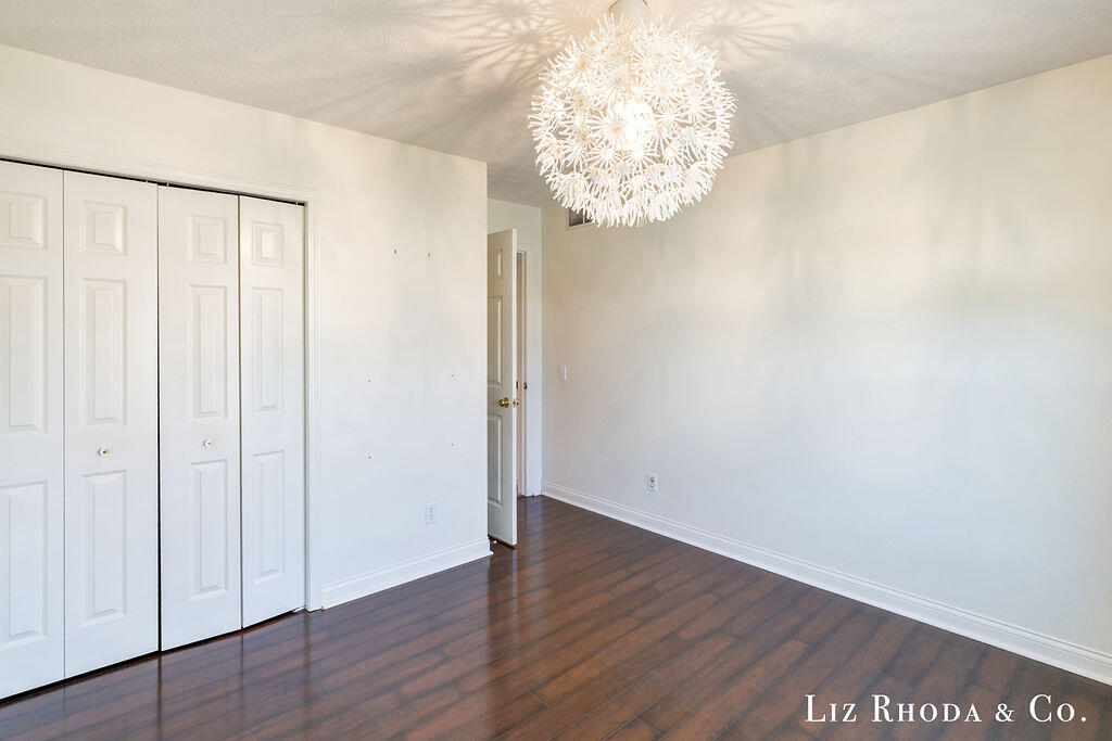 8275 Vista Royale Lane NE