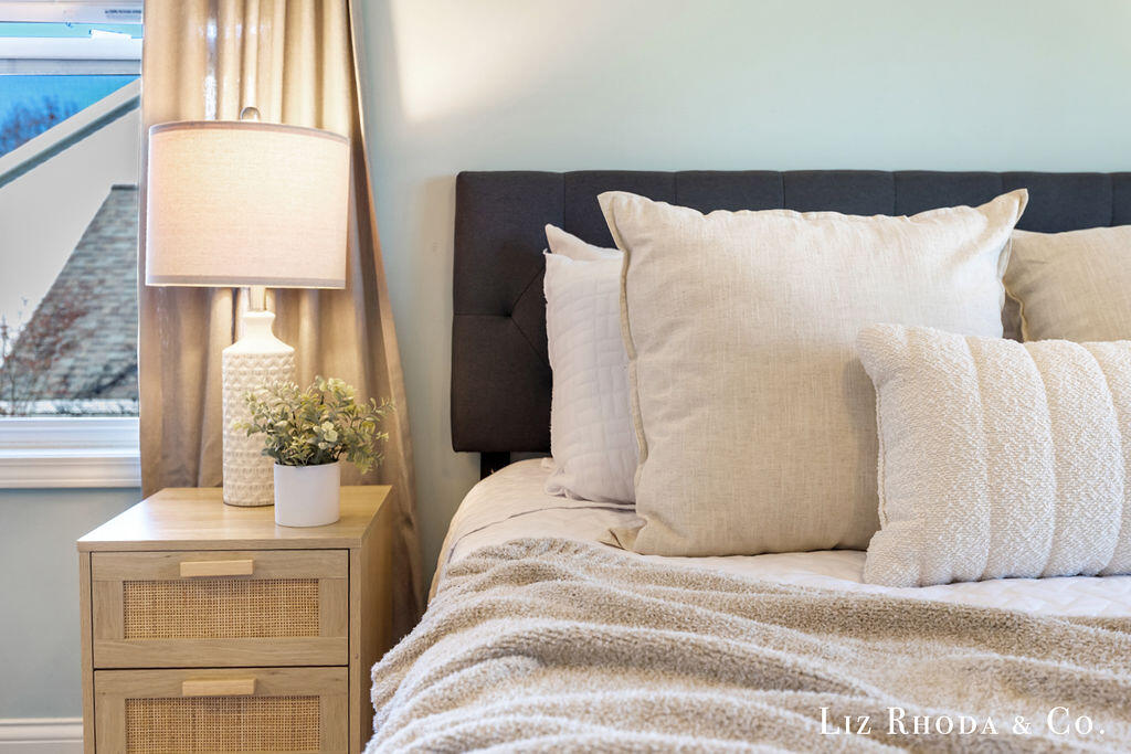 8275 Vista Royale Lane NE