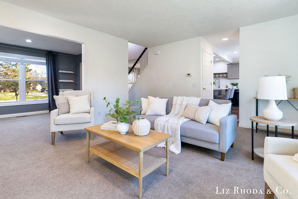 8275 Vista Royale Lane NE