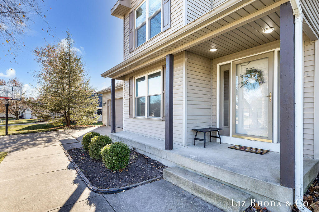 8275 Vista Royale Lane NE