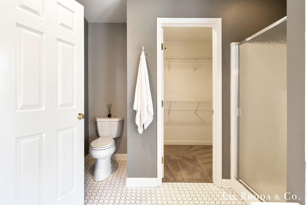 8275 Vista Royale Lane NE