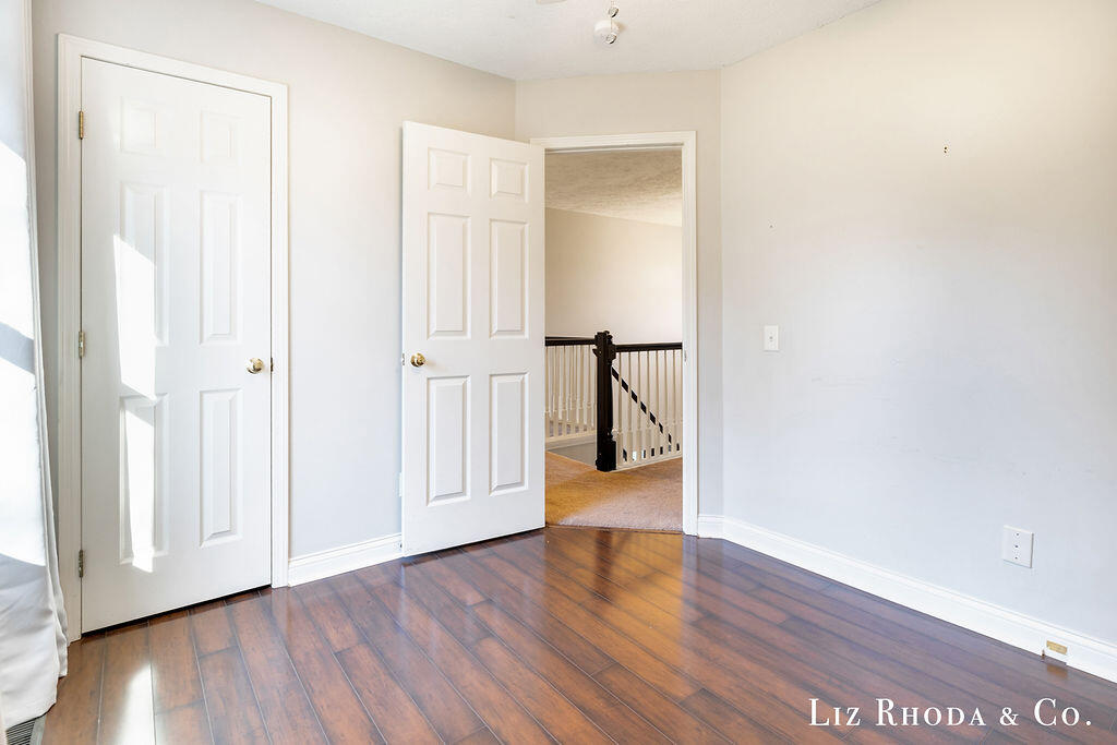 8275 Vista Royale Lane NE