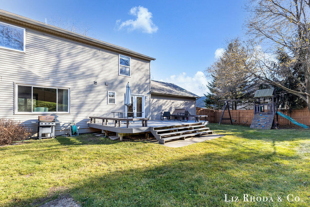 8275 Vista Royale Lane NE