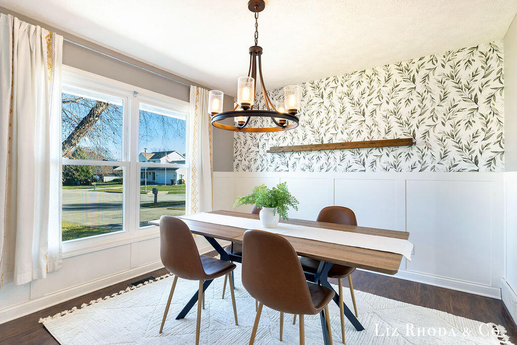 8275 Vista Royale Lane NE