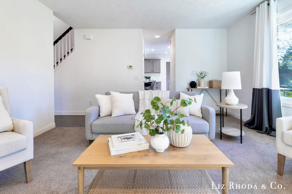 8275 Vista Royale Lane NE