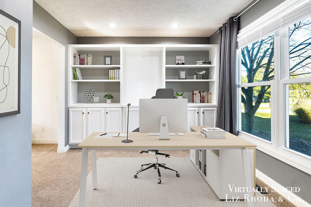 8275 Vista Royale Lane NE