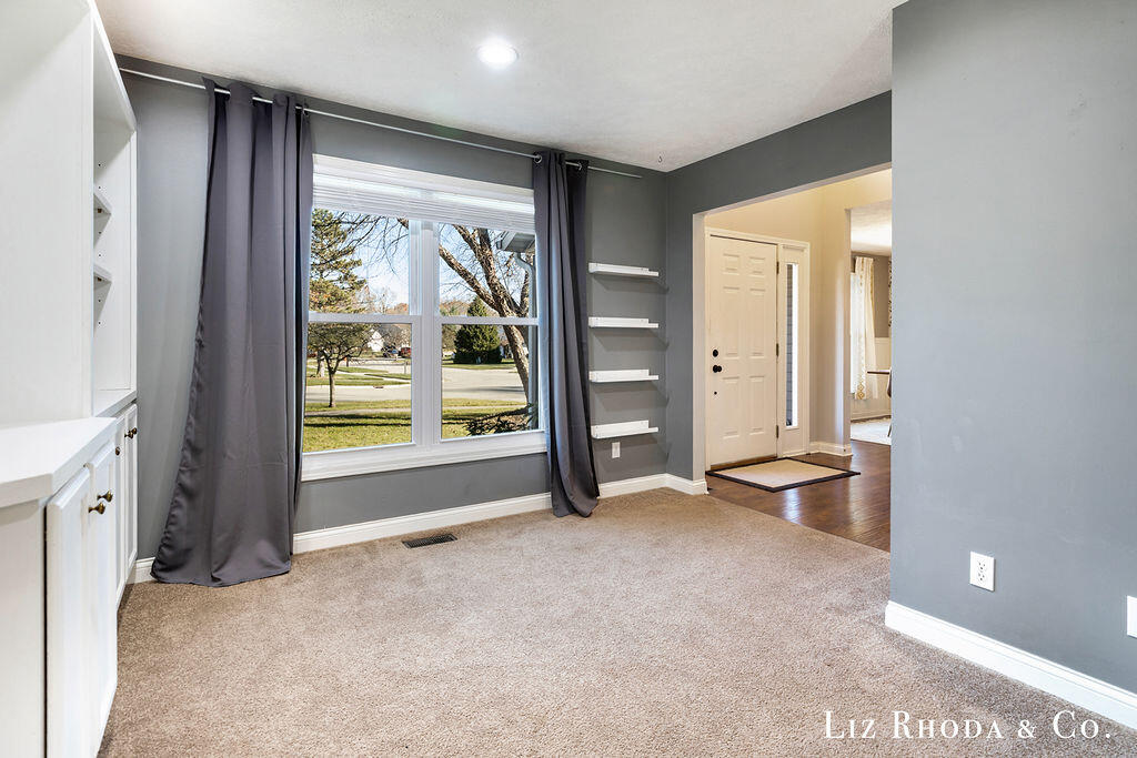 8275 Vista Royale Lane NE