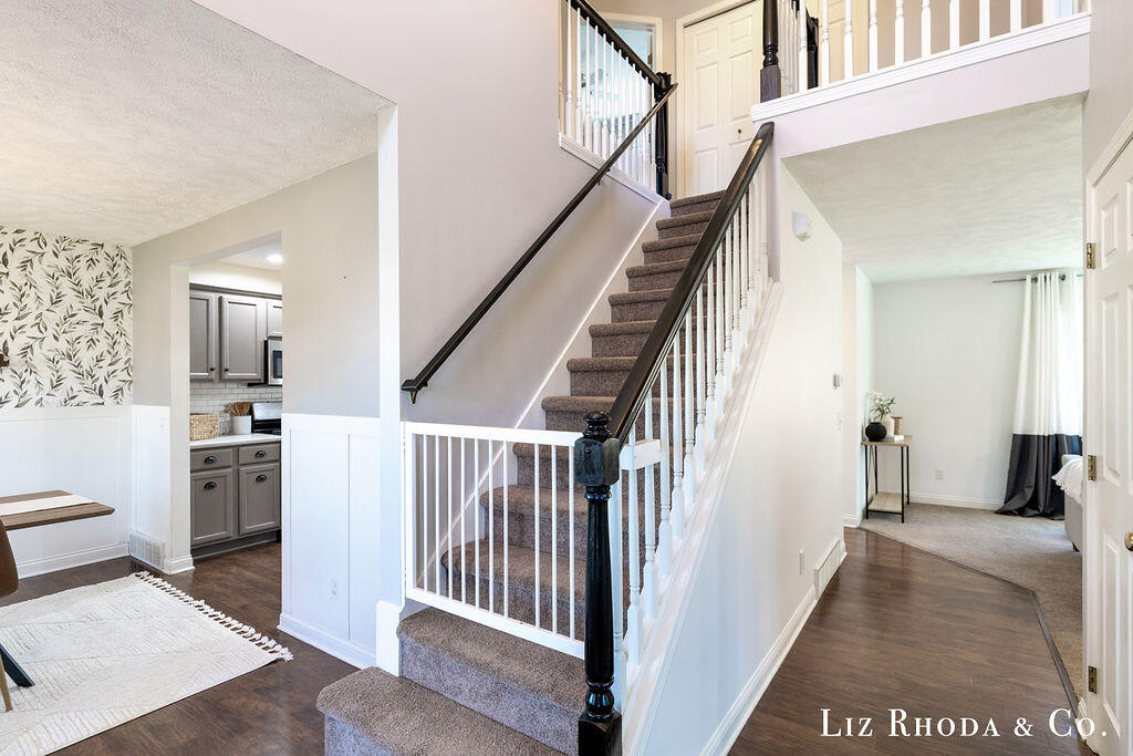 8275 Vista Royale Lane NE