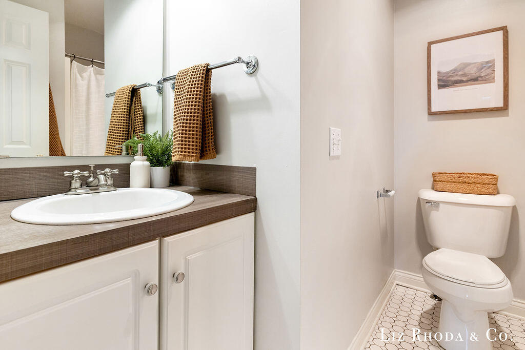 8275 Vista Royale Lane NE