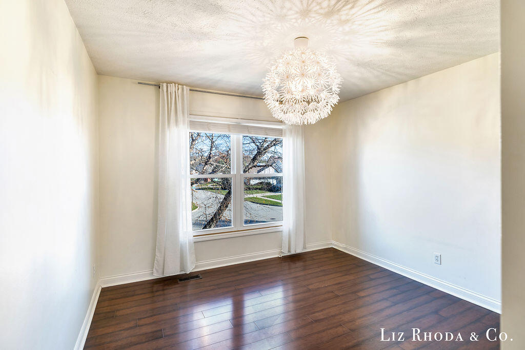 8275 Vista Royale Lane NE