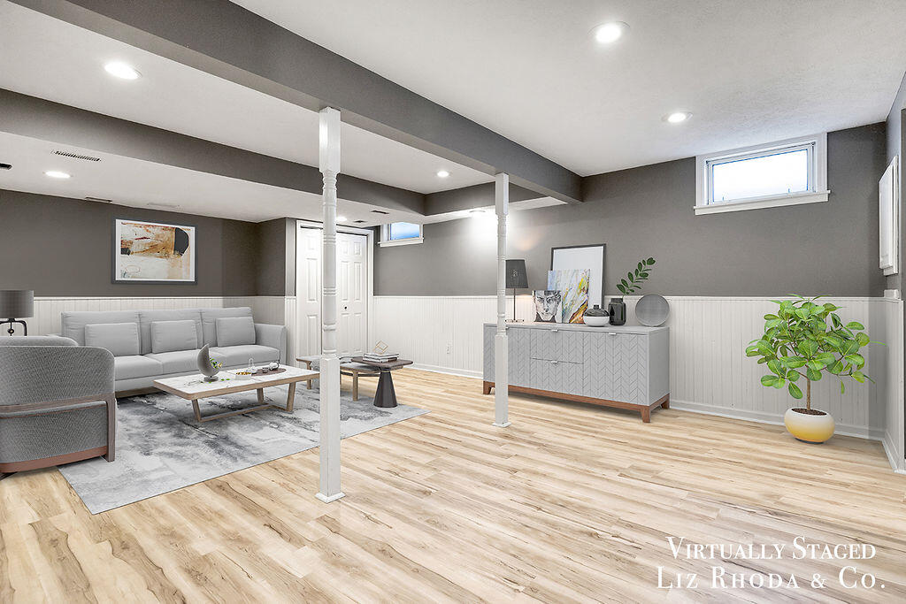 8275 Vista Royale Lane NE