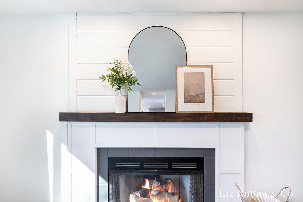 8275 Vista Royale Lane NE