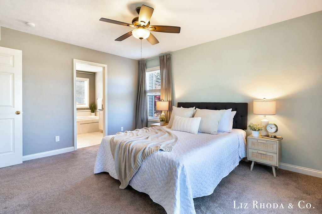 8275 Vista Royale Lane NE