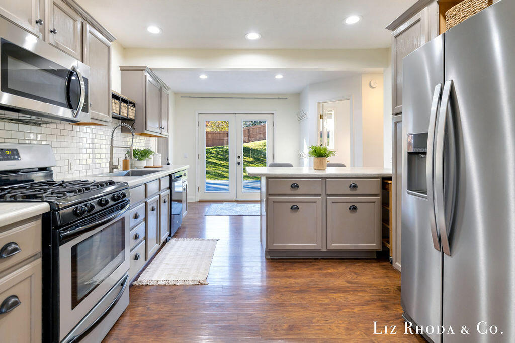 8275 Vista Royale Lane NE