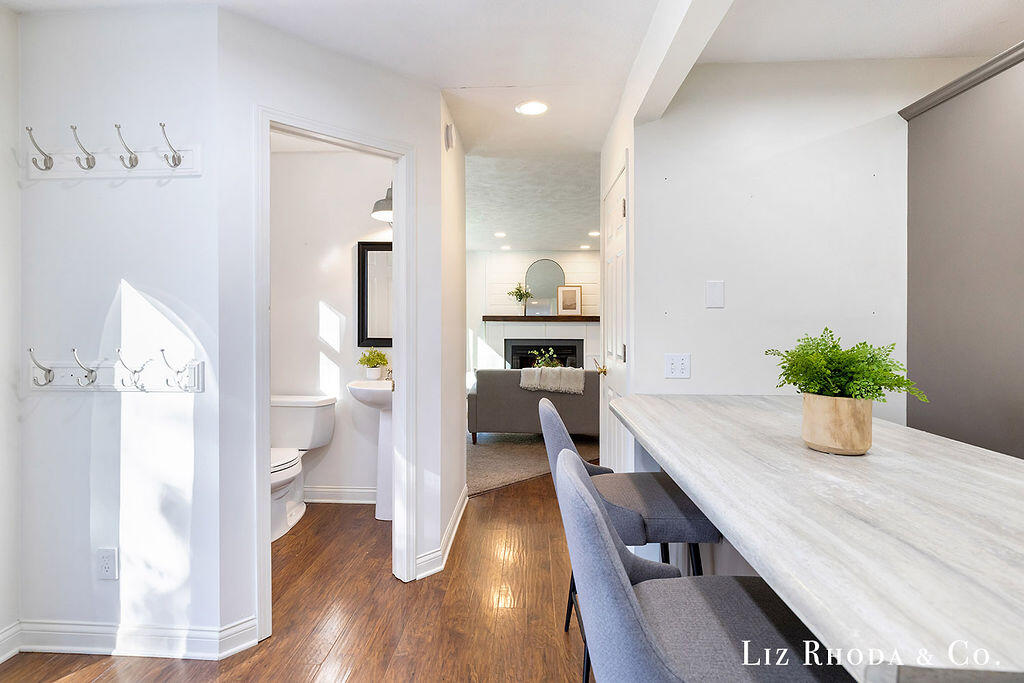 8275 Vista Royale Lane NE