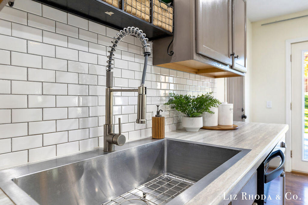 8275 Vista Royale Lane NE