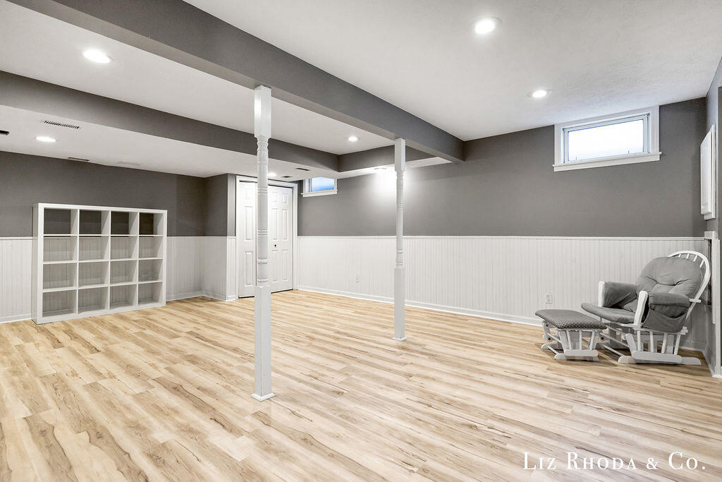 8275 Vista Royale Lane NE