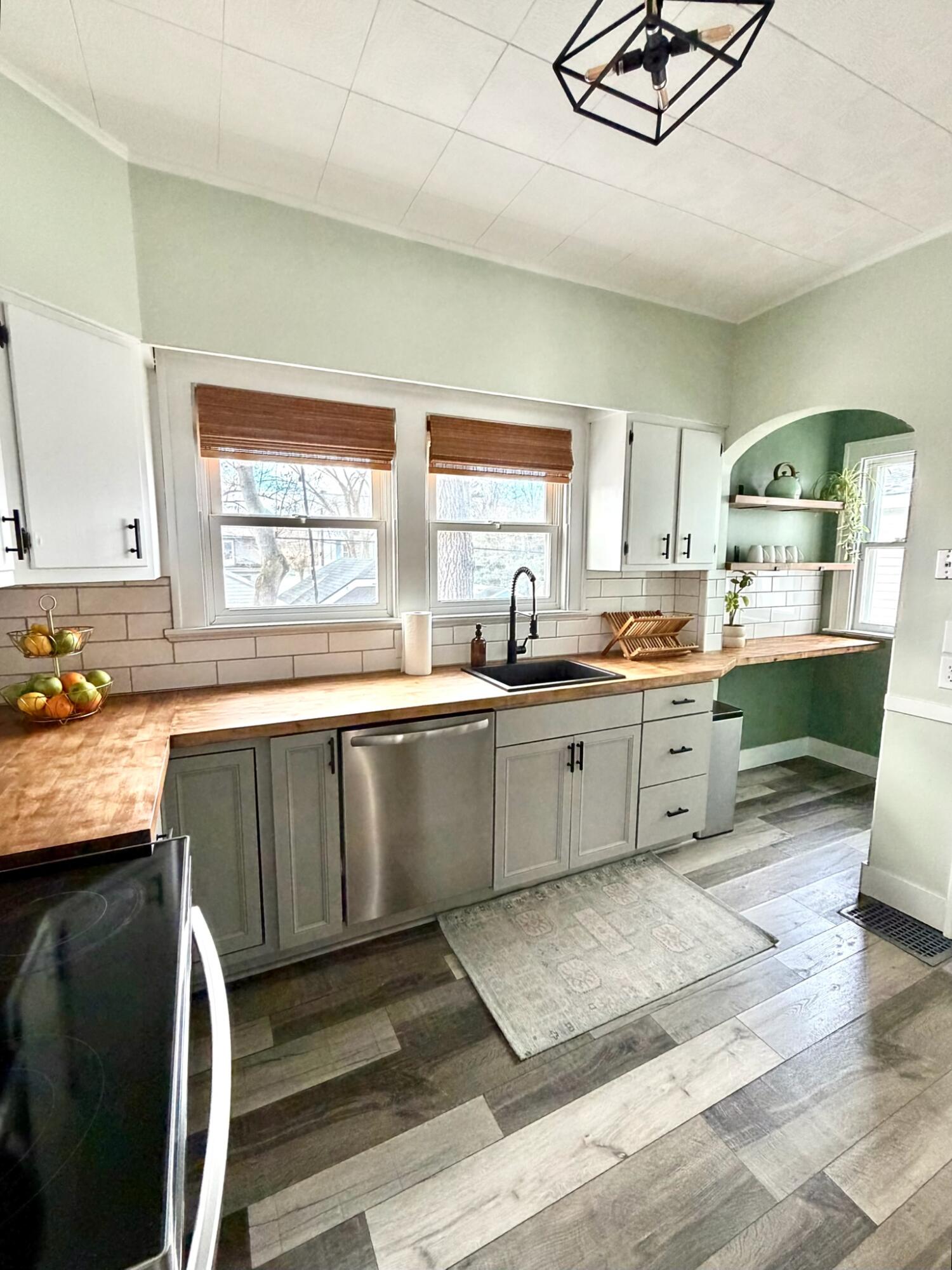 905 Calvin Avenue SE