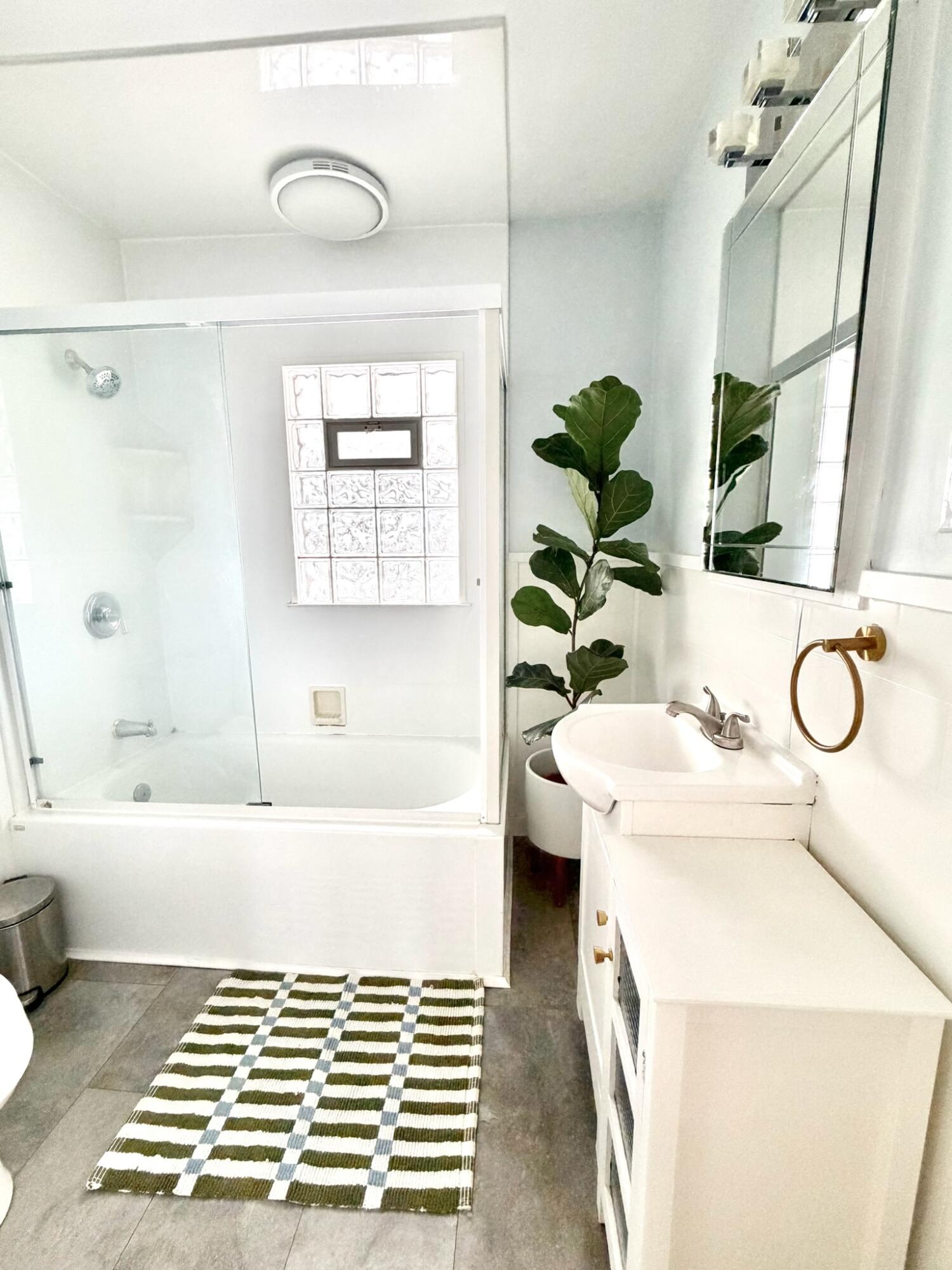 905 Calvin Avenue SE