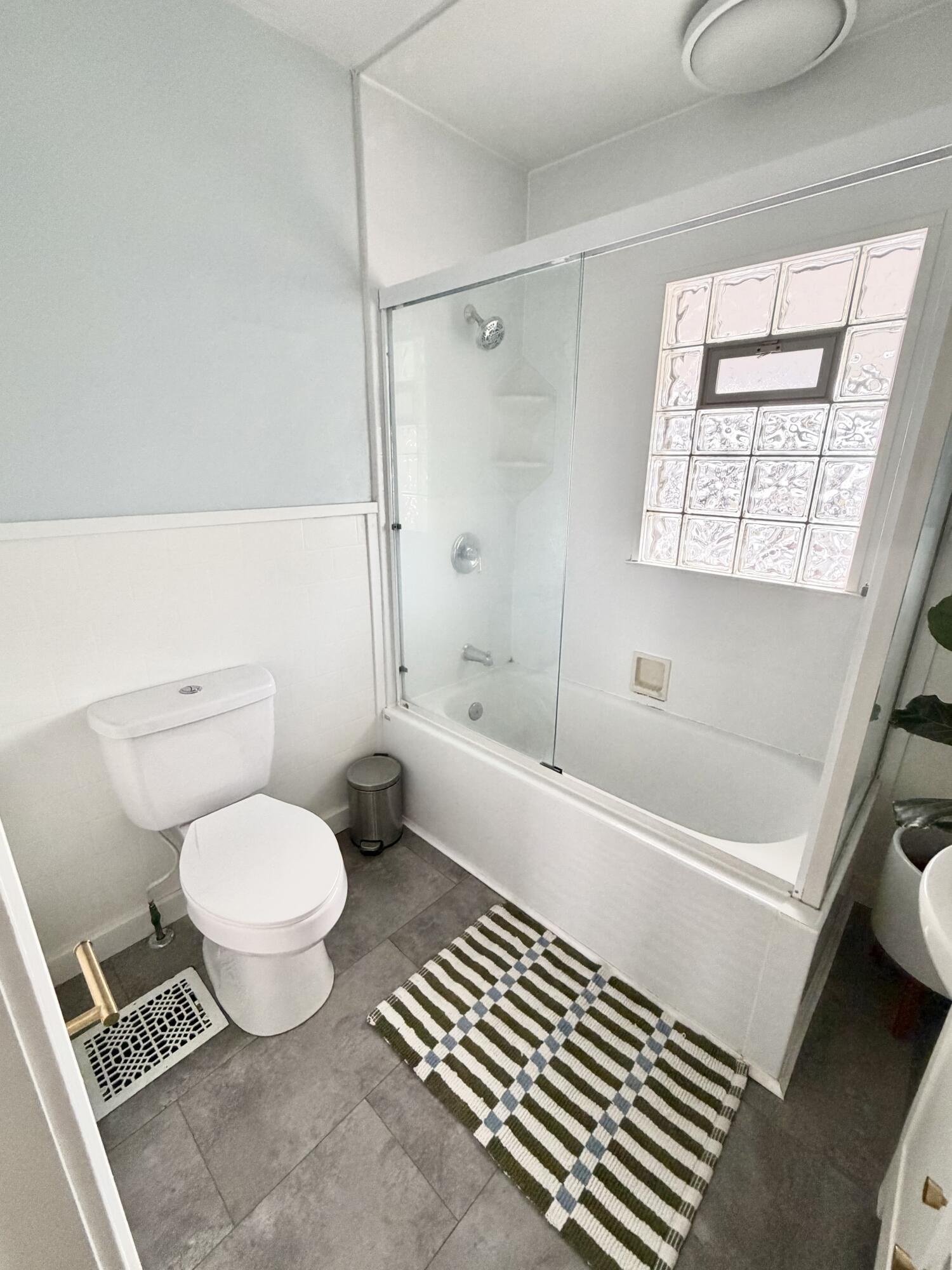 905 Calvin Avenue SE