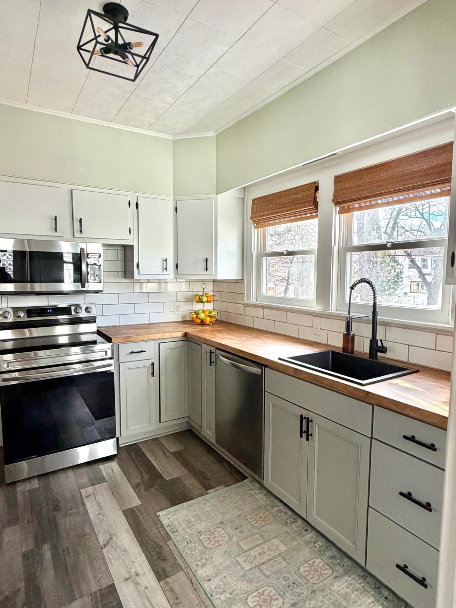 905 Calvin Avenue SE