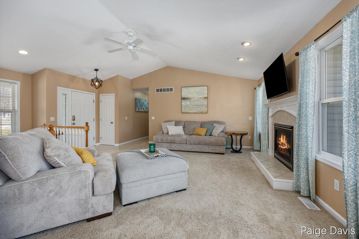 3025 Valley View Drive NE