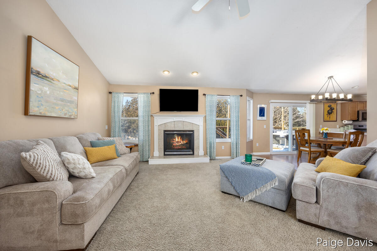 3025 Valley View Drive NE