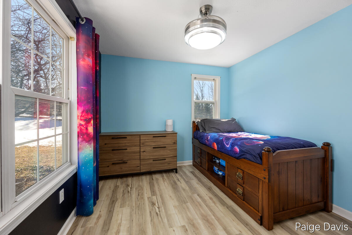 3025 Valley View Drive NE