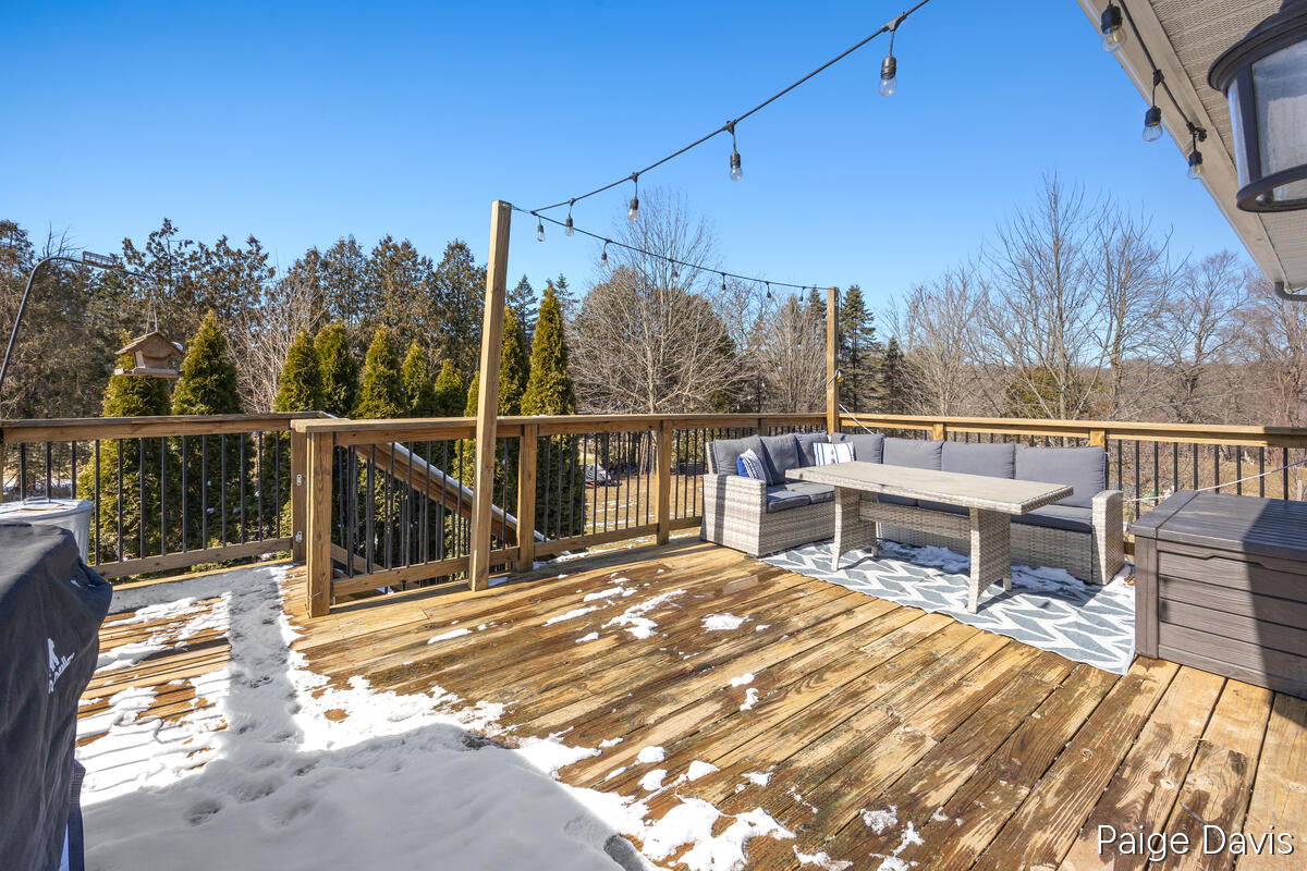 3025 Valley View Drive NE