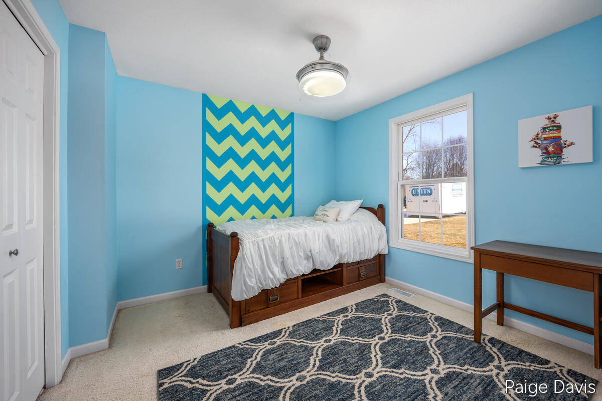 3025 Valley View Drive NE