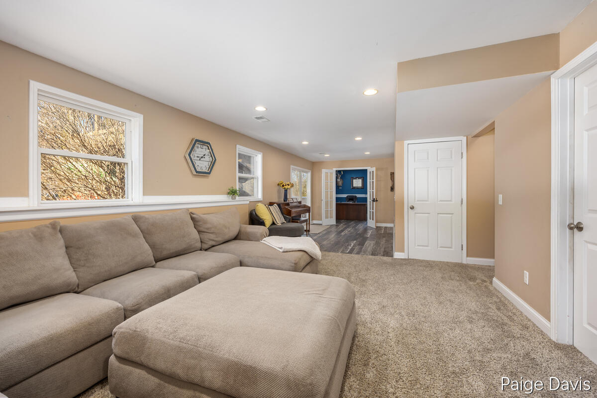 3025 Valley View Drive NE