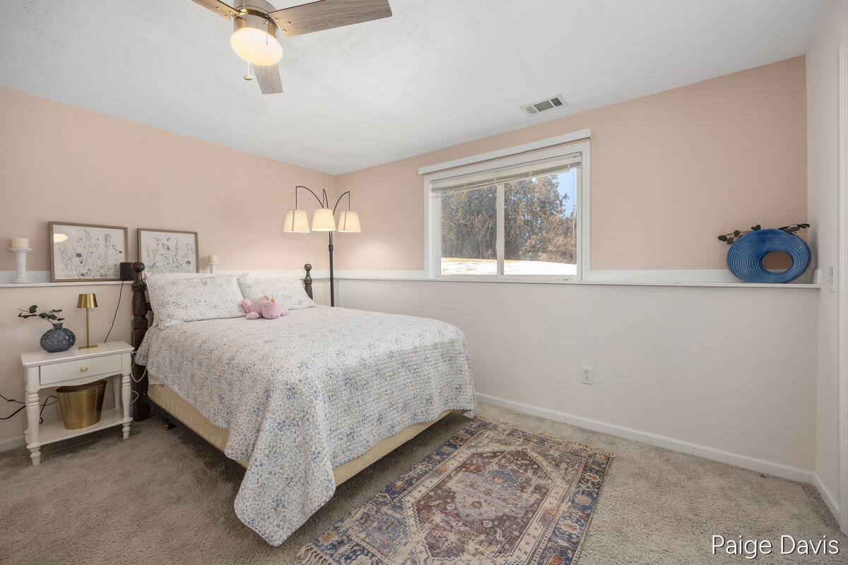 3025 Valley View Drive NE