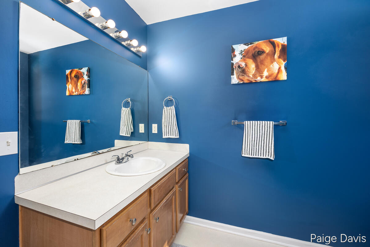 3025 Valley View Drive NE