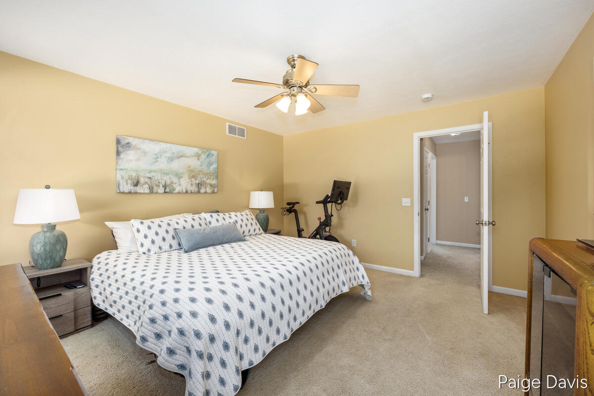 3025 Valley View Drive NE