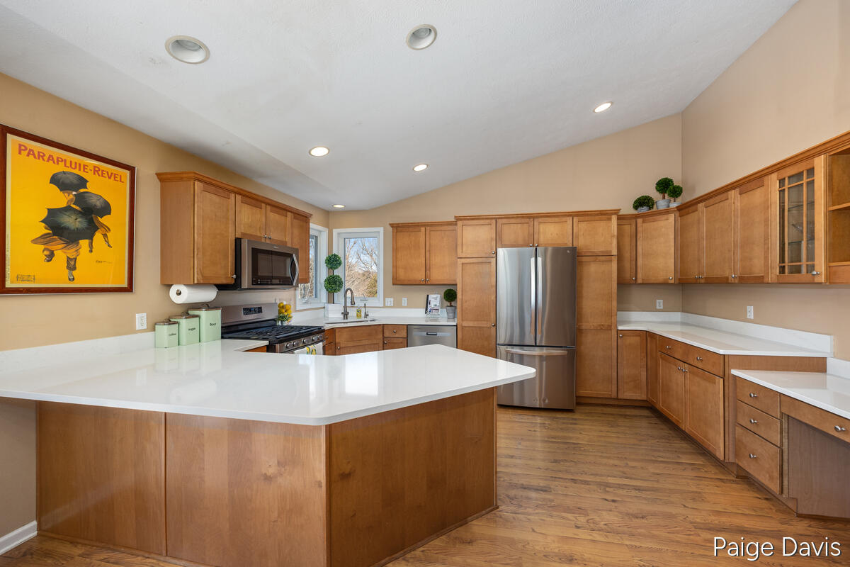 3025 Valley View Drive NE