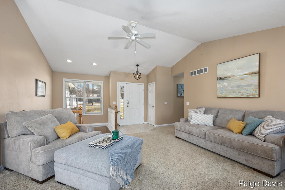 3025 Valley View Drive NE